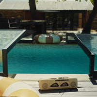 Pooltak Leia Compact över pool i trädgård